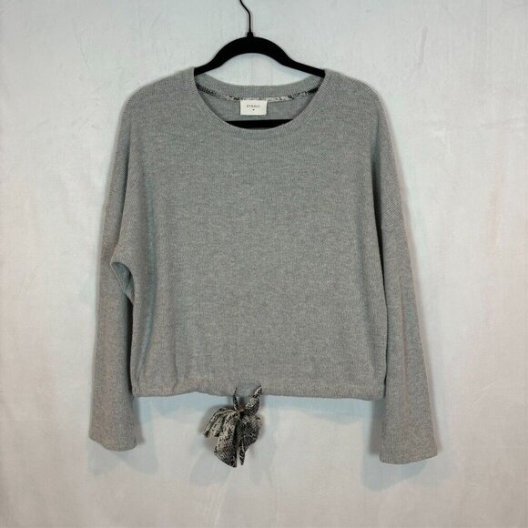 Everly Women's Grey Crew Neck Sweater Size Medium Bow Tie Accent Feminine Winter - Picture 1 of 10